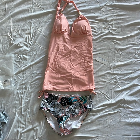 Tankini top and bottoms. Size medium - Picture 1 of 3